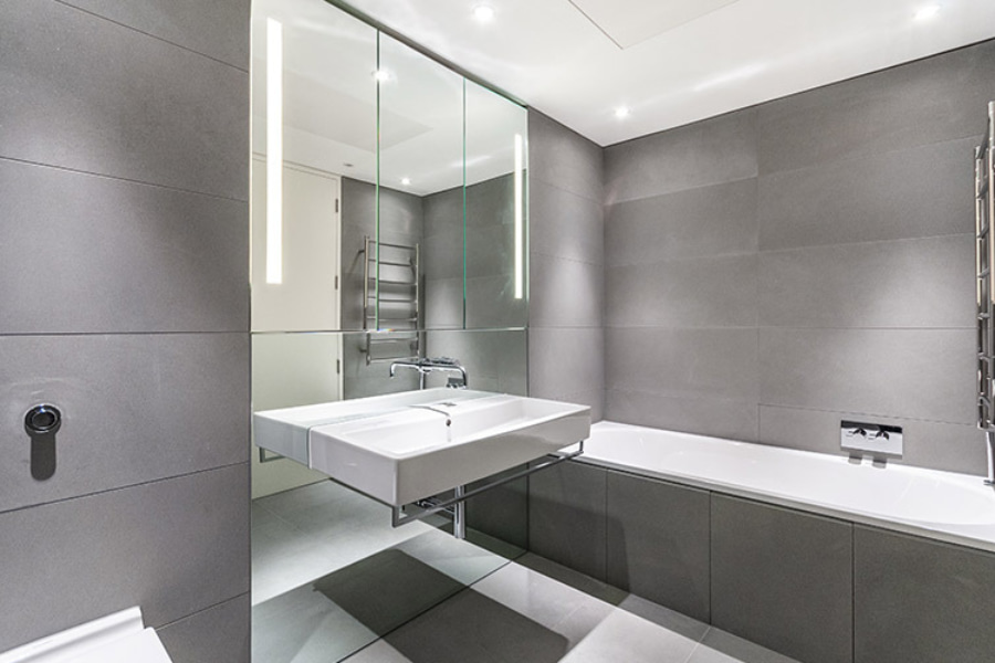 Come arredare un bagno moderno: specchio